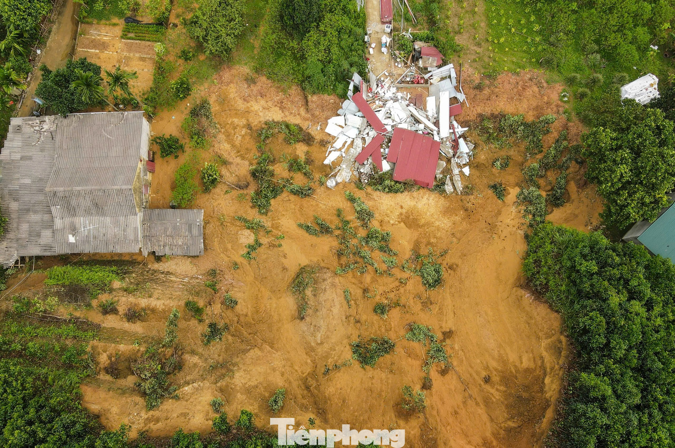 Hàng nghìn điểm ở thành phố Yên Bái đang có nguy cơ sạt lở. Hàng nghìn điểm ở thành phố Yên Bái đang có nguy cơ sạt lở.