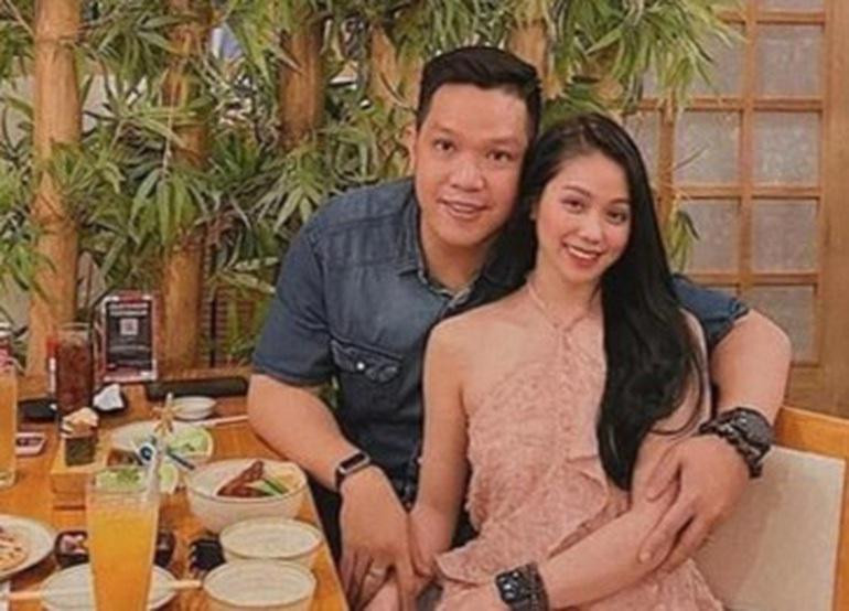 Bố ruột và "mẹ kế" của bé N.T.V.A bị khởi tố bổ sung tội "Giết người" và "Che giấu tội phạm" (Ảnh chụp lại màn hình). Bố ruột và "mẹ kế" của bé N.T.V.A bị khởi tố bổ sung tội "Giết người" và "Che giấu tội phạm" (Ảnh chụp lại màn hình).