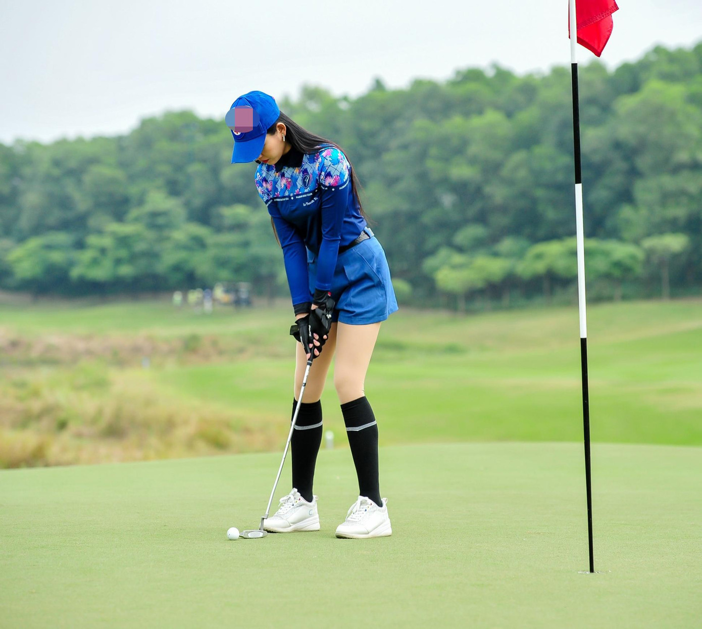 Mới làm quen với bộ môn thể thao này nhưng người đẹp Thanh Tú đã tiến bộ từng ngày và giành nhiều giải thưởng trong các giải đấu như: Tiền Phong Golf Championship 2020 và Passion Golf Champion 2021.