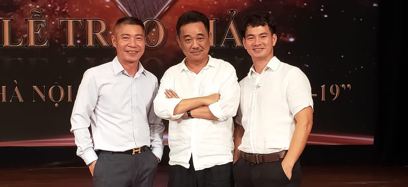 Không chỉ kết hợp ăn ý trên sân khấu, ngoài đời Xuân Bắc, Tự Long, Công Lý và Quốc Khánh rất gắn bó, thân thiết (Ảnh: FBNV).