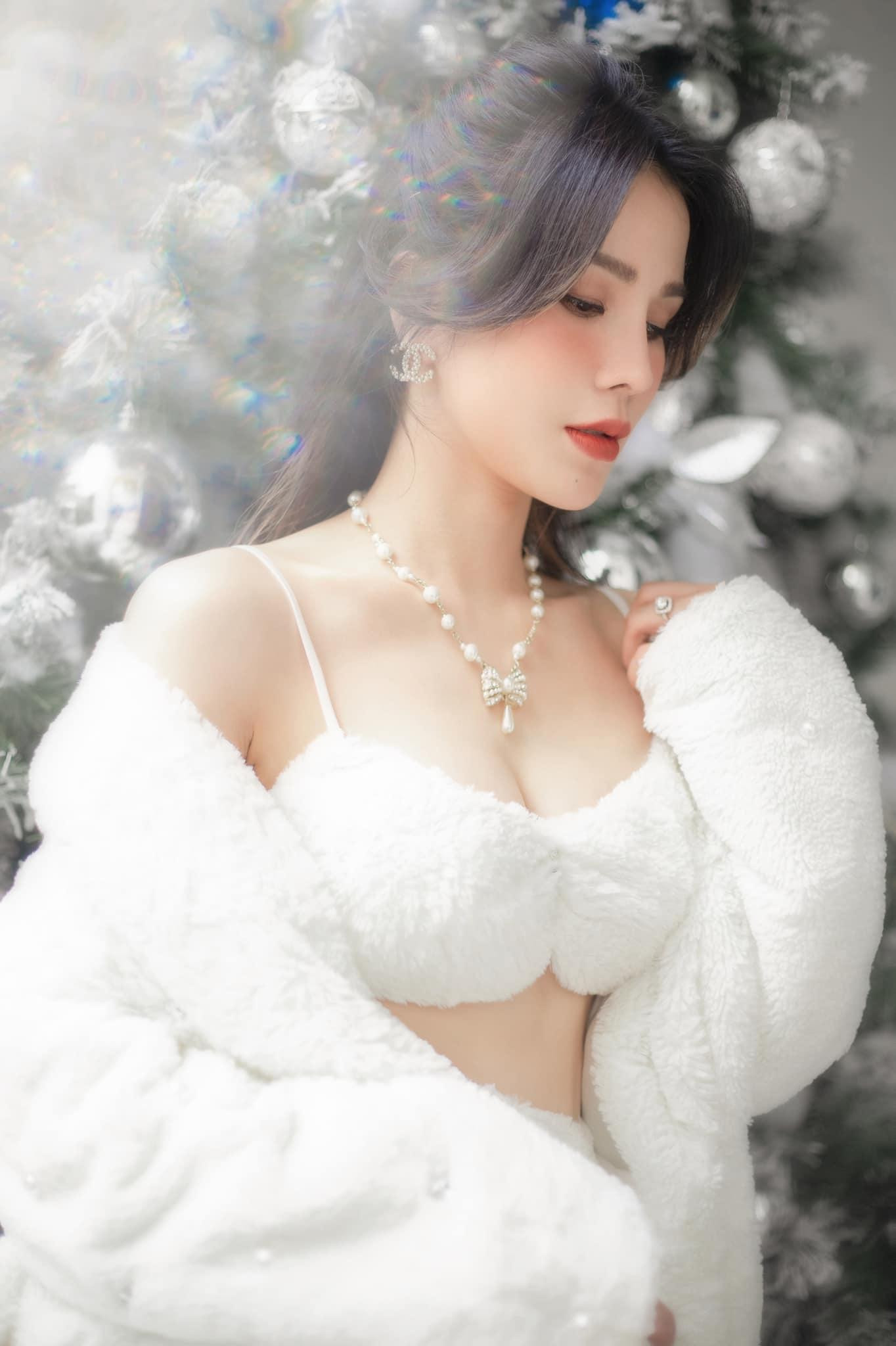 Mới đây, Diệp Lâm Anh gây “sốc” khi thừa nhận đã ly thân với doanh nhân Đức Phạm. Diệp Lâm Anh cho biết trong quá trình chung sống, cả hai thường xuyên xảy ra bất đồng, cãi vã do không cùng quan điểm trong công việc. Mới đây, Diệp Lâm Anh gây “sốc” khi thừa nhận đã ly thân với doanh nhân Đức Phạm. Diệp Lâm Anh cho biết trong quá trình chung sống, cả hai thường xuyên xảy ra bất đồng, cãi vã do không cùng quan điểm trong công việc.