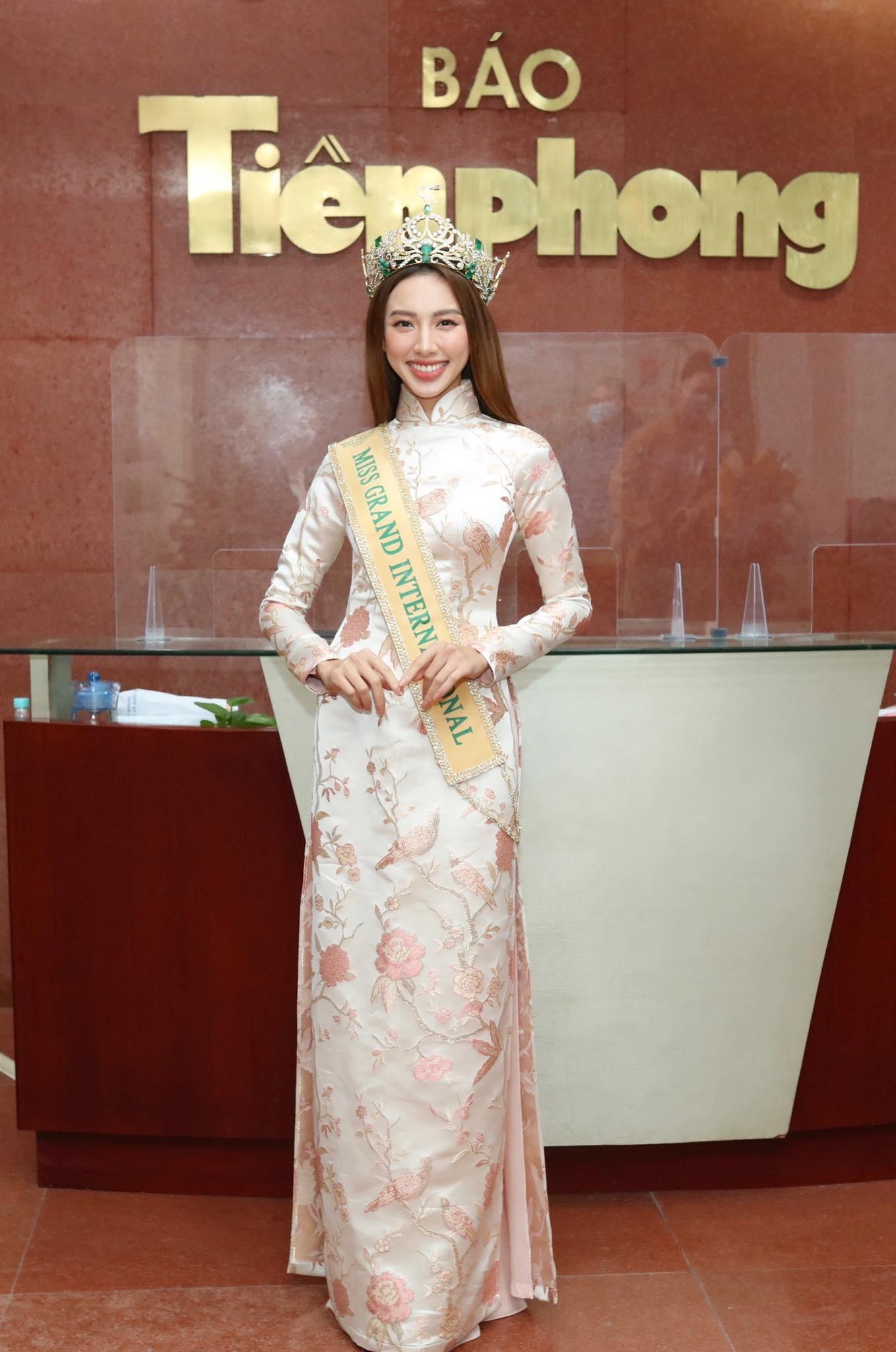 “Khi Tiên đã đội được chiếc vương miện trên đầu, Tiên nghĩ mình có thể làm nhiều thứ hơn với các chiến dịch thiện nguyện không chỉ ở trong nước mà còn ở các nước khác. Tiên chắc chắn sẽ sử dụng nó để giúp đỡ nhiều mảnh đời hơn nữa”- Thùy Tiên chia sẻ.