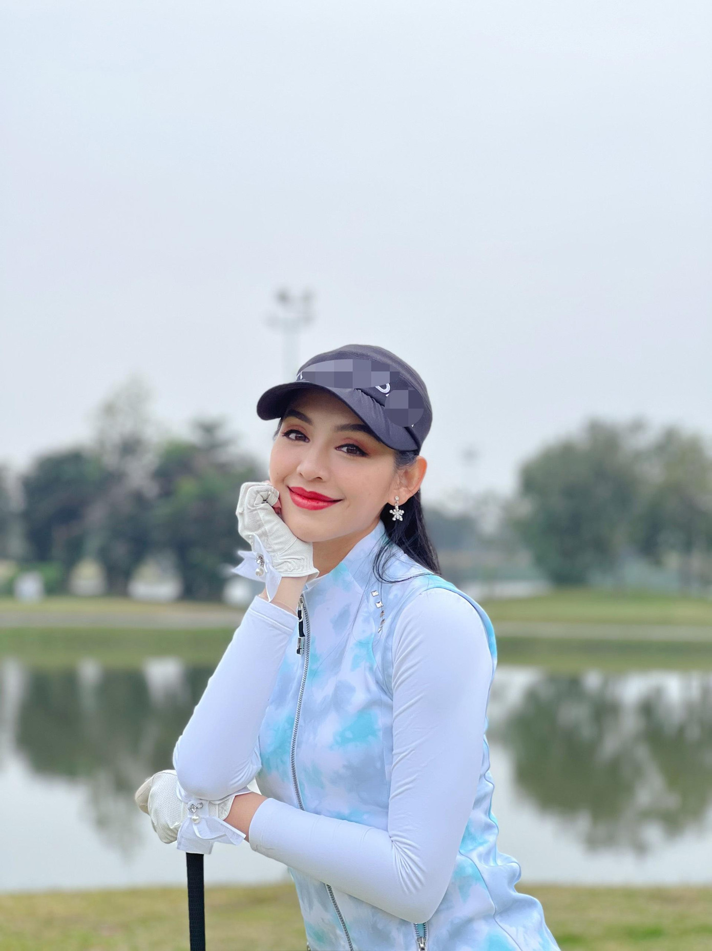 Lê Thanh Tú từng giành giải Người đẹp Áo dài của cuộc thi Hoa hậu Việt Nam 2018, Người đẹp Tài năng của cuộc thi Miss World Việt Nam 2019 và Top 15 cuộc thi Hoa hậu Hoàn vũ 2017.