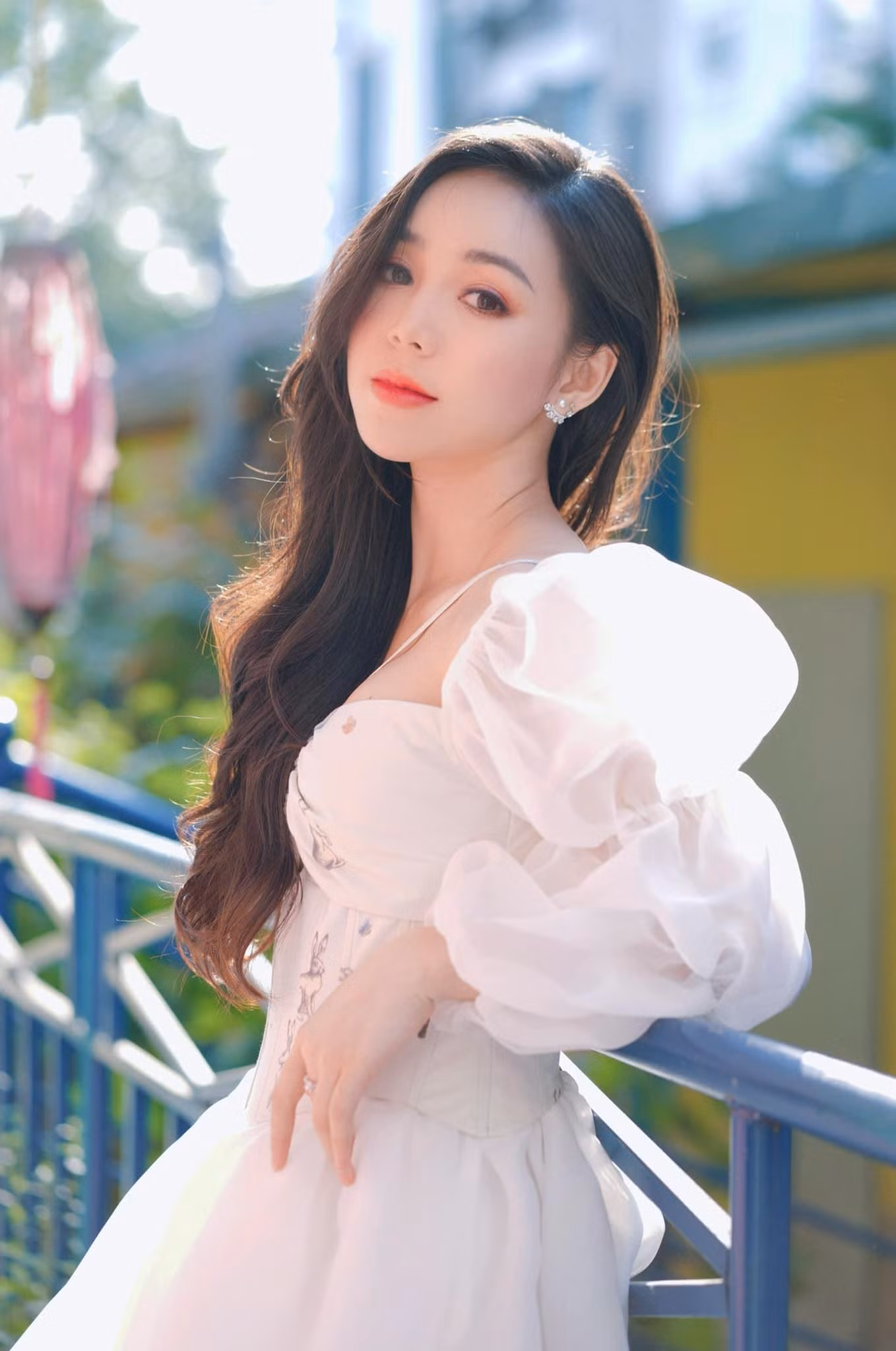 Quỳnh Kool chia sẻ: “Mỗi vai diễn mà Quỳnh nhận đều có cái khó riêng. Tuy nhiên, Quỳnh luôn được đạo diễn, trợ lý đạo diễn và các anh, chị em tận tình hướng dẫn, chỉ bảo. Cộng thêm tư duy và sự nỗ lực của bản thân, Quỳnh luôn cố gắng để hoàn thành tốt nhất vai diễn của mình”.