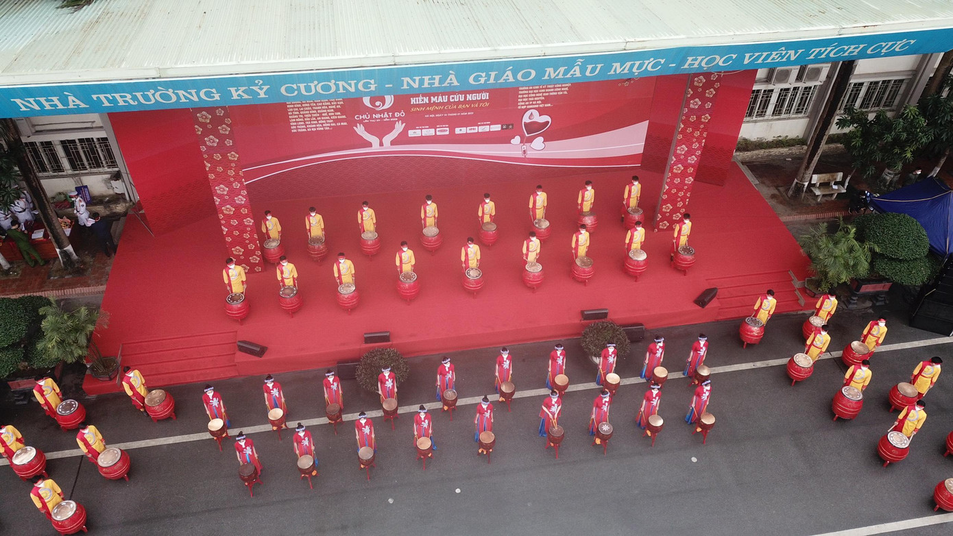 Người đẹp Trần Thị Ngọc Bích chia sẻ: “Lần đầu tiên em được xem và theo dõi màn biểu diễn trống nhạc ấn tượng như thế. Tiết mục chào mừng có sức lan toả mạnh mẽ ý nghĩa, thôi thúc sự nhiệt huyết của mỗi người khi tham gia chương trình này”.