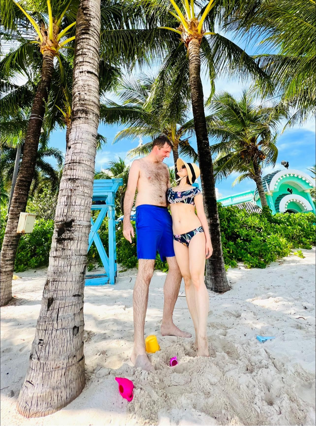 Cuộc sống hôn nhân hạnh phúc của Lan Phương với ông xã người Anh David Duffy cao 2m khiến công chúng vô cùng ngưỡng mộ. Cuộc sống hôn nhân hạnh phúc của Lan Phương với ông xã người Anh David Duffy cao 2m khiến công chúng vô cùng ngưỡng mộ.