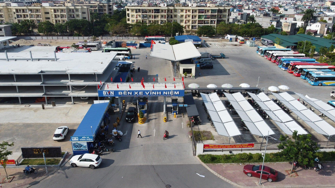 Từ ngày 8/1, Hải Phòng dừng vận tải khách tại bến xe Vĩnh Niệm sau khi địa phương nâng cấp độ dịch thành vùng đỏ. Ảnh: Nguyễn Dương Từ ngày 8/1, Hải Phòng dừng vận tải khách tại bến xe Vĩnh Niệm sau khi địa phương nâng cấp độ dịch thành vùng đỏ. Ảnh: Nguyễn Dương
