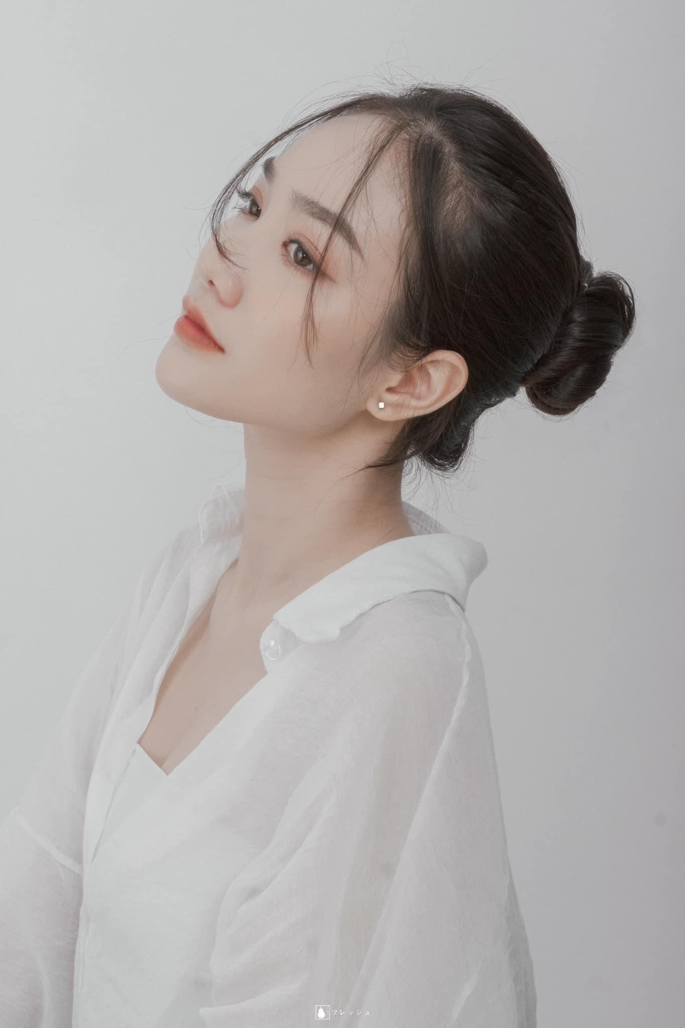 Một số khoảnh khắc đời thường của Hồng Tuyết.