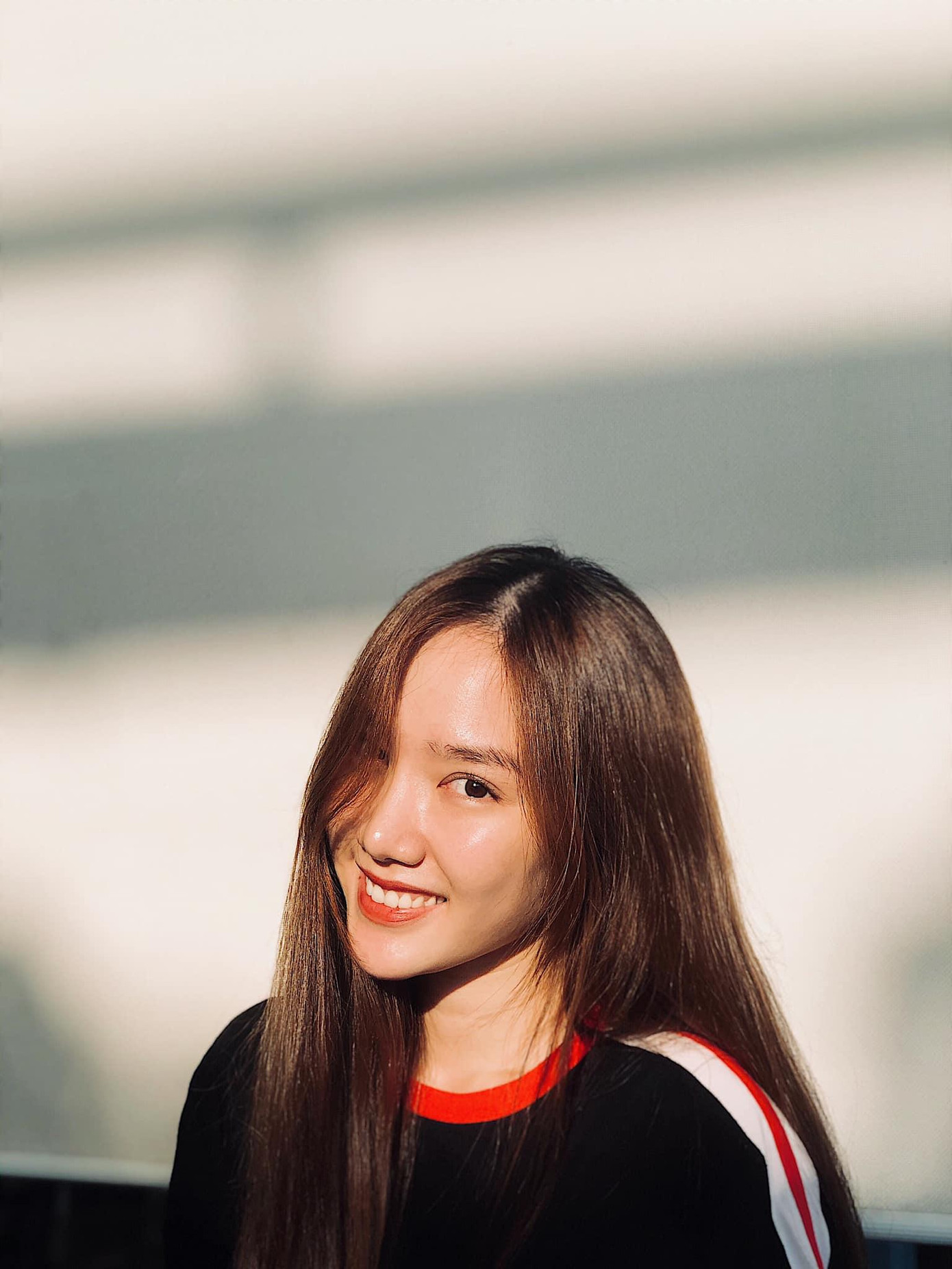 Thời còn là sinh viên Học viện Công nghệ Bưu chính Viễn thông TP HCM, cô khá đắt show làm người mẫu ảnh, diễn thời trang.