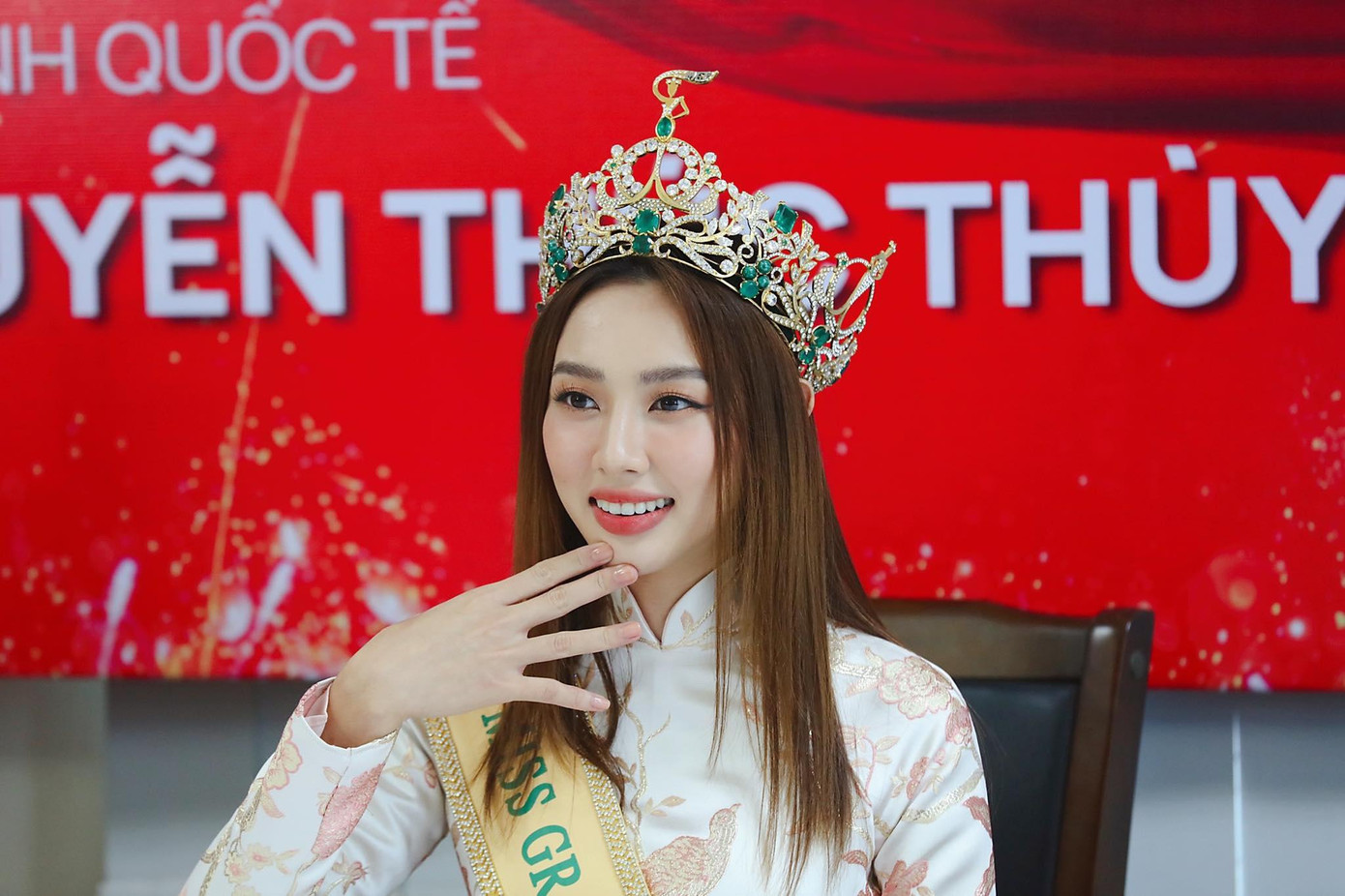 Cô nàng không khỏi xúc động khi được về nhà và trải qua chặng đường vô cùng gian nan vì ảnh hưởng của dịch bệnh.