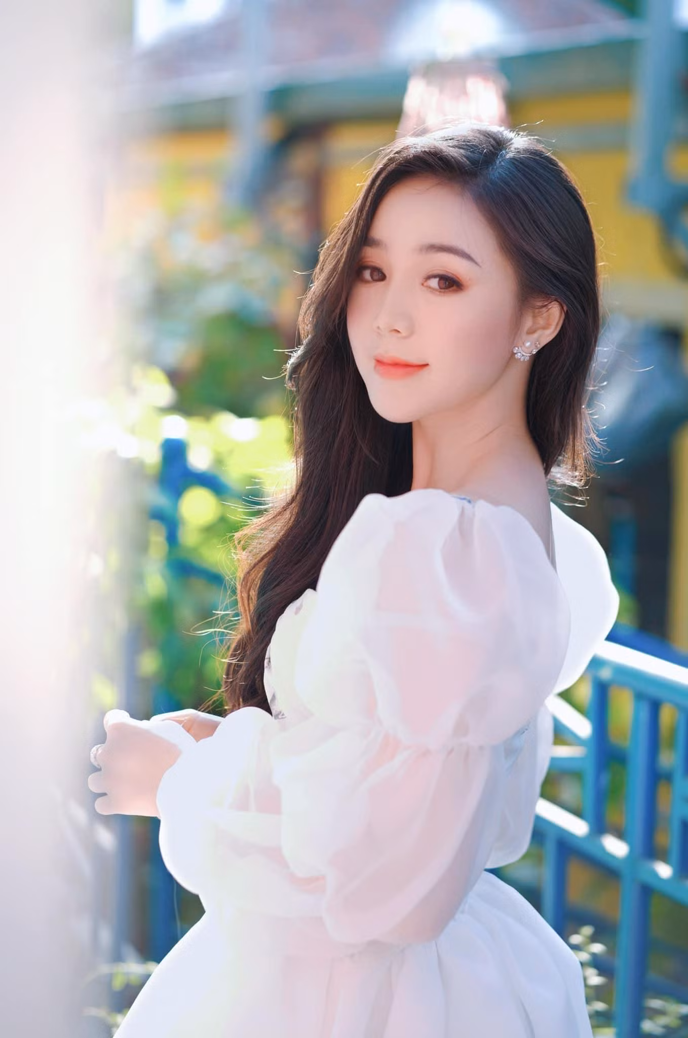 Trước đó, Quỳnh Kool có một loạt vai diễn ấn tượng trong các phim như: Bích Ngọc trong "Đừng Bắt Em Phải Quên", Minh Ngọc "Hướng Dương Ngược Nắng" và Hoàng My "Hãy Nói Lời Yêu".