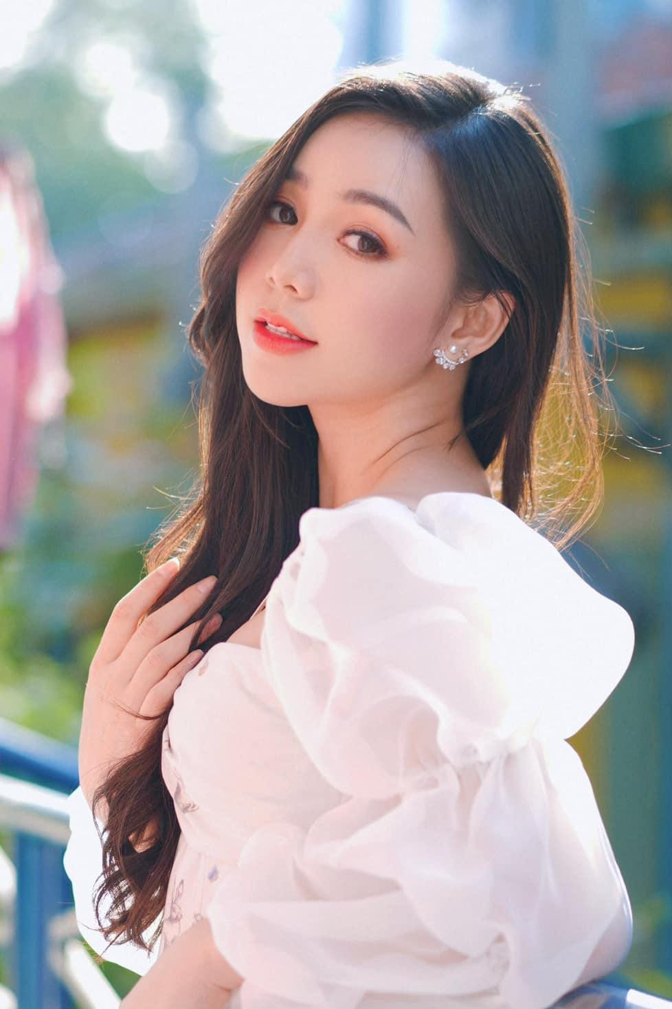 Được biết, đây sẽ là bộ phim thế sóng “Mặt nạ gương” vào khung giờ tối thứ Năm, thứ Sáu trên VTV3. Phim dự kiến lên sóng tập đầu tiên vào ngày 13/1 tới. Được biết, đây sẽ là bộ phim thế sóng “Mặt nạ gương” vào khung giờ tối thứ Năm, thứ Sáu trên VTV3. Phim dự kiến lên sóng tập đầu tiên vào ngày 13/1 tới.