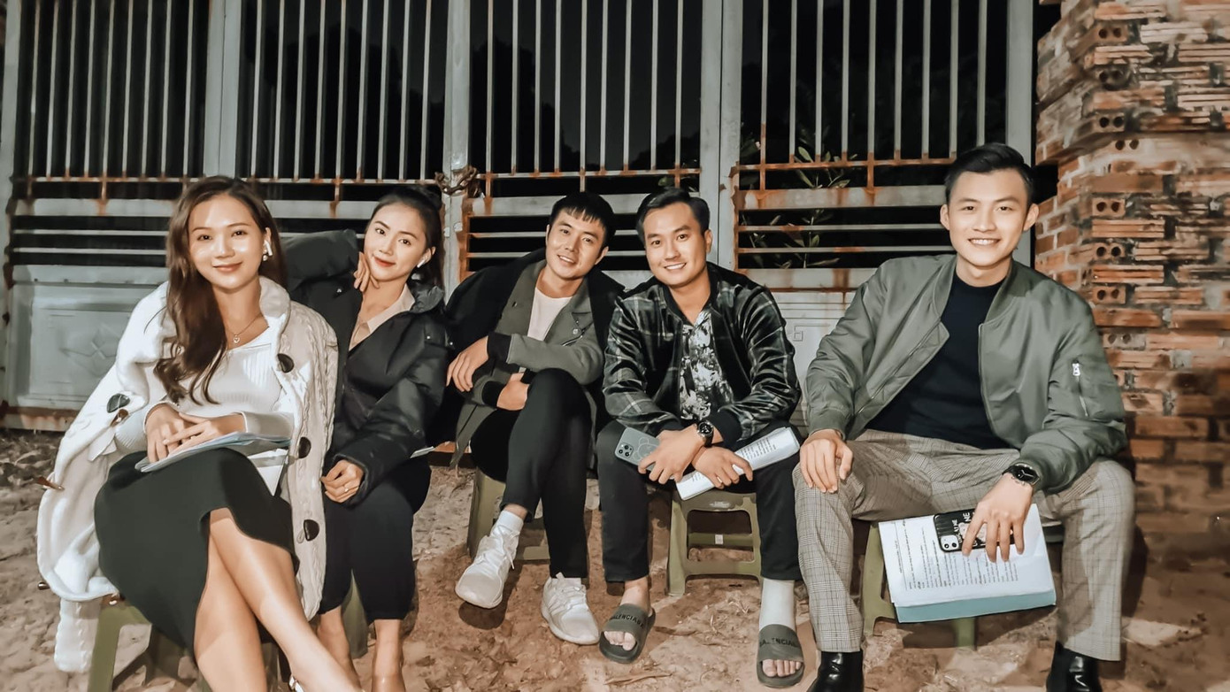 Diễn viên Anh Tuấn bị chấn thương ở cổ chân trái. Diễn viên Anh Tuấn bị chấn thương ở cổ chân trái.