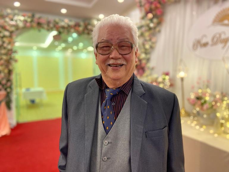 NSƯT Đức Trung luôn xuất hiện với nụ cười hiền lành quen thuộc (Ảnh: Phương Nhung). NSƯT Đức Trung luôn xuất hiện với nụ cười hiền lành quen thuộc (Ảnh: Phương Nhung).