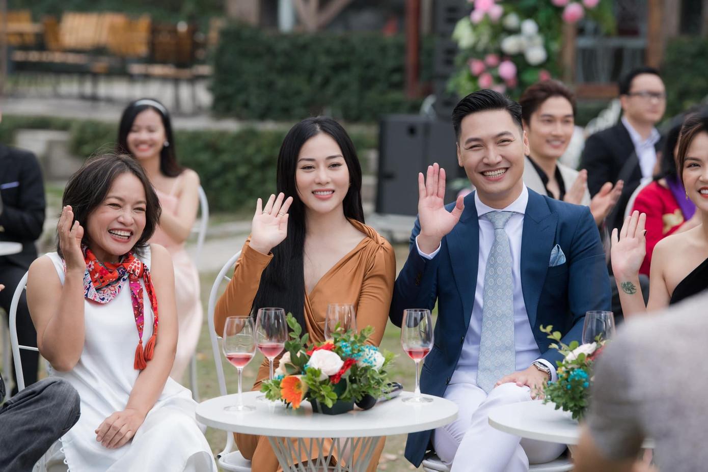 Cặp đôi Phương Oanh- Mạnh Trường và diễn viên Tú Oanh.