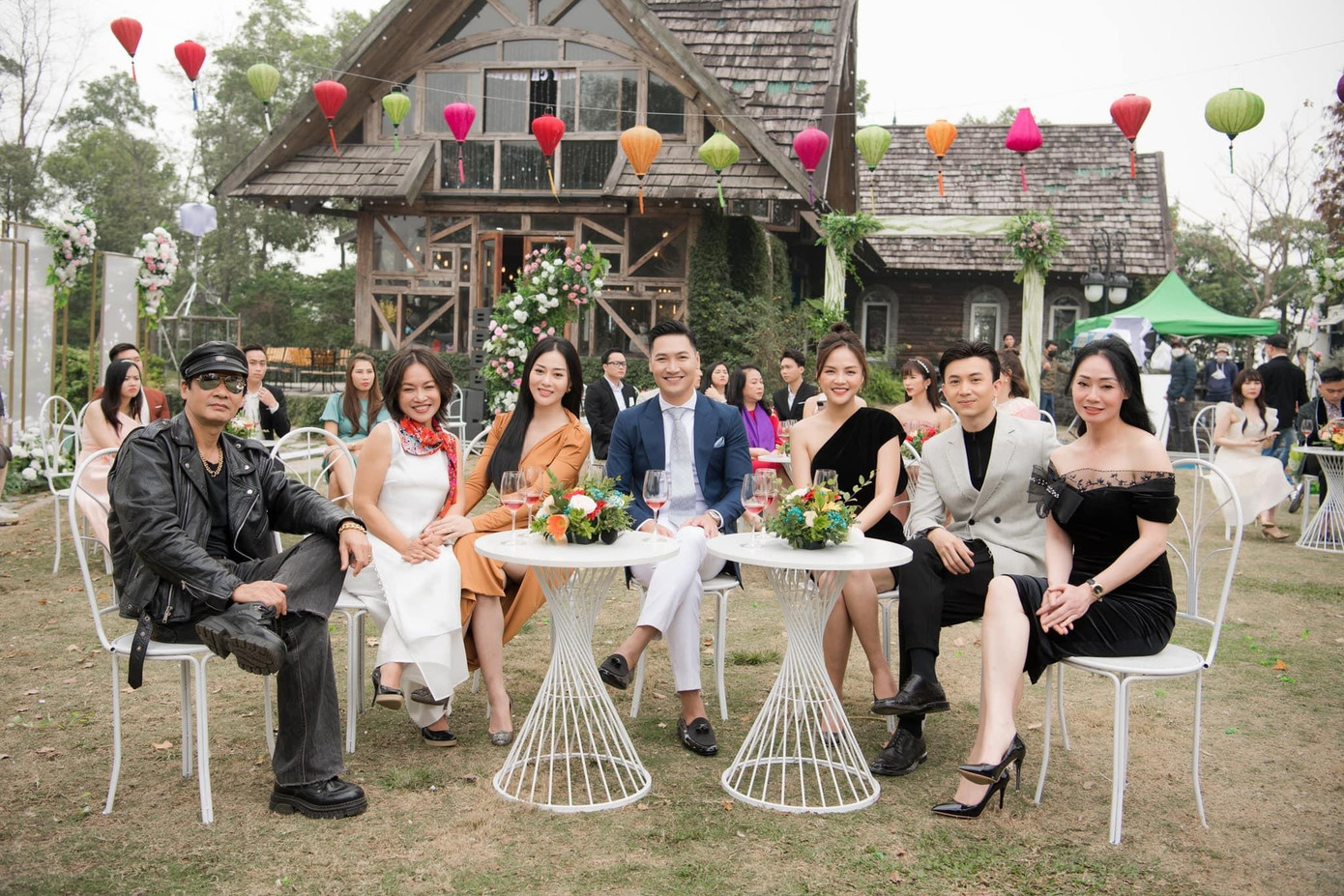 Bộ phim dài hơn 120 tập nhận được sự ủng hộ khá lớn của khán giả. Trong danh sách 5 phim truyền hình Việt có xu hướng tìm kiếm nổi bật năm 2021 trên Google, Hương vị tình thân cũng xuất sắc đứng đầu.