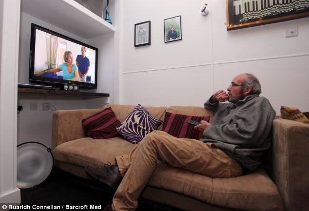 Phòng khách trên con tàu được trang bị đầy đủ các thiết bị sinh hoạt 