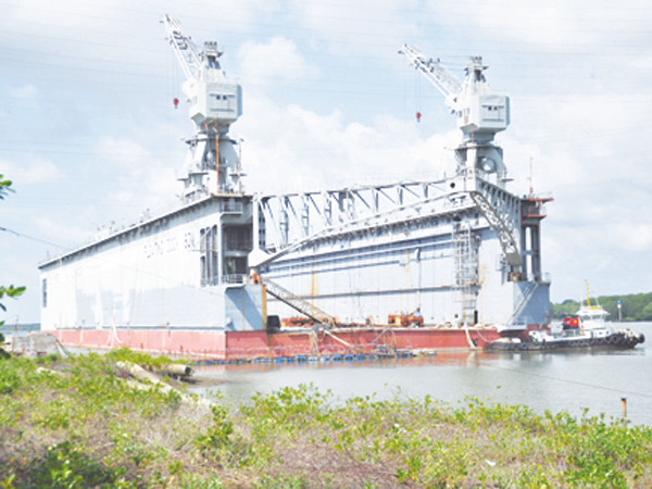 Ụ nổi cũ Vinalines mua cách đây gần 5 năm, nhưng nay vẫn chưa hoạt động, gây lãng phí hàng trăm tỷ đồng. Ảnh: VNE. Ụ nổi cũ Vinalines mua cách đây gần 5 năm, nhưng nay vẫn chưa hoạt động, gây lãng phí hàng trăm tỷ đồng Ảnh: VNE