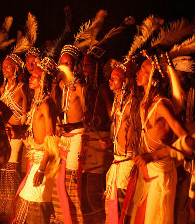 Lễ hội náo nhiệt cả ngày cả đêm suốt 1 tuần lễ