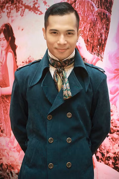 Người mẫu, diễn viên Trương Thế Vinh bảnh bao đi dự tiệc