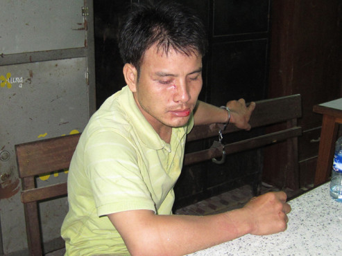 Nghi can bị bắt đang được lấy lời khai tại cơ quan công an