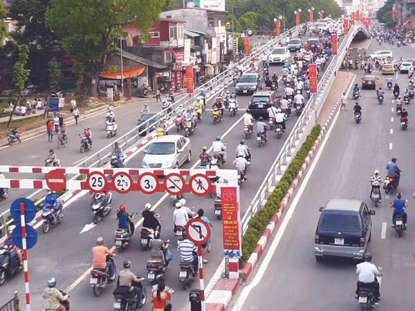 Theo đại diện chủ đầu tư, cầu vượt lắp ghép đảm bảo an toàn tối đa khi hoạt động Ảnh: T.Đảng