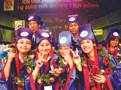 Cần có chính sách đột phá trong sử dụng và đãi ngộ nhân tài Ảnh: Hồng Vĩnh