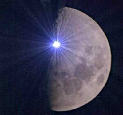 Hình ảnh mô phỏng điểm nổ trên mặt trăng. Hình ảnh mô phỏng điểm nổ trên mặt trăng