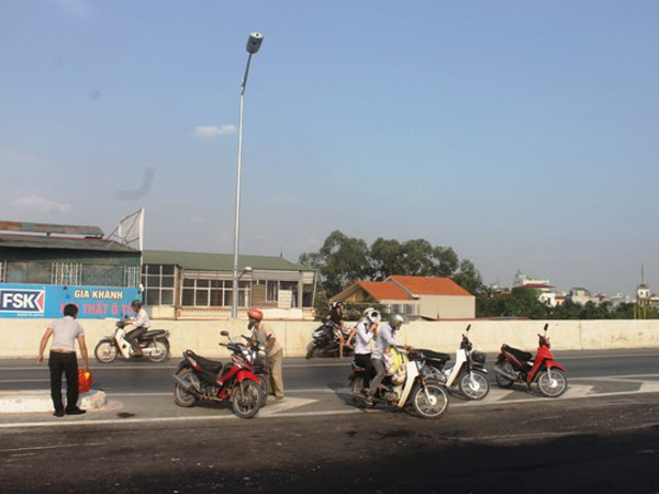 Xe ôm ngang nhiên hoạt động