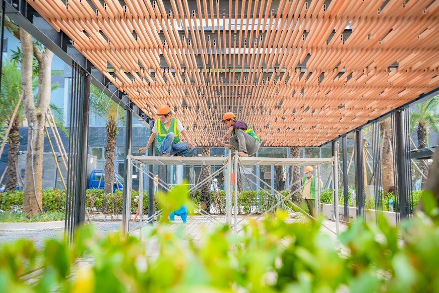 100% mặt ngoài 2 tòa tháp 43 tầng The Matrix được phủ kính Low-E chạm sàn với 25.400m2 100% mặt ngoài 2 tòa tháp 43 tầng The Matrix được phủ kính Low-E chạm sàn với 25.400m2