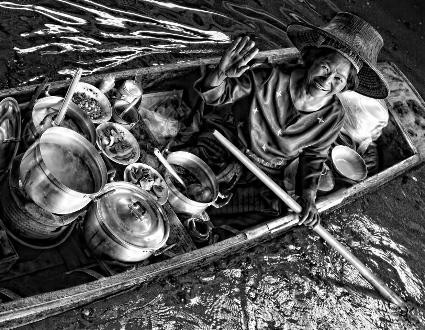 "Vẫy chào hạnh phúc" - Roger Alfonso (Thái Lan).