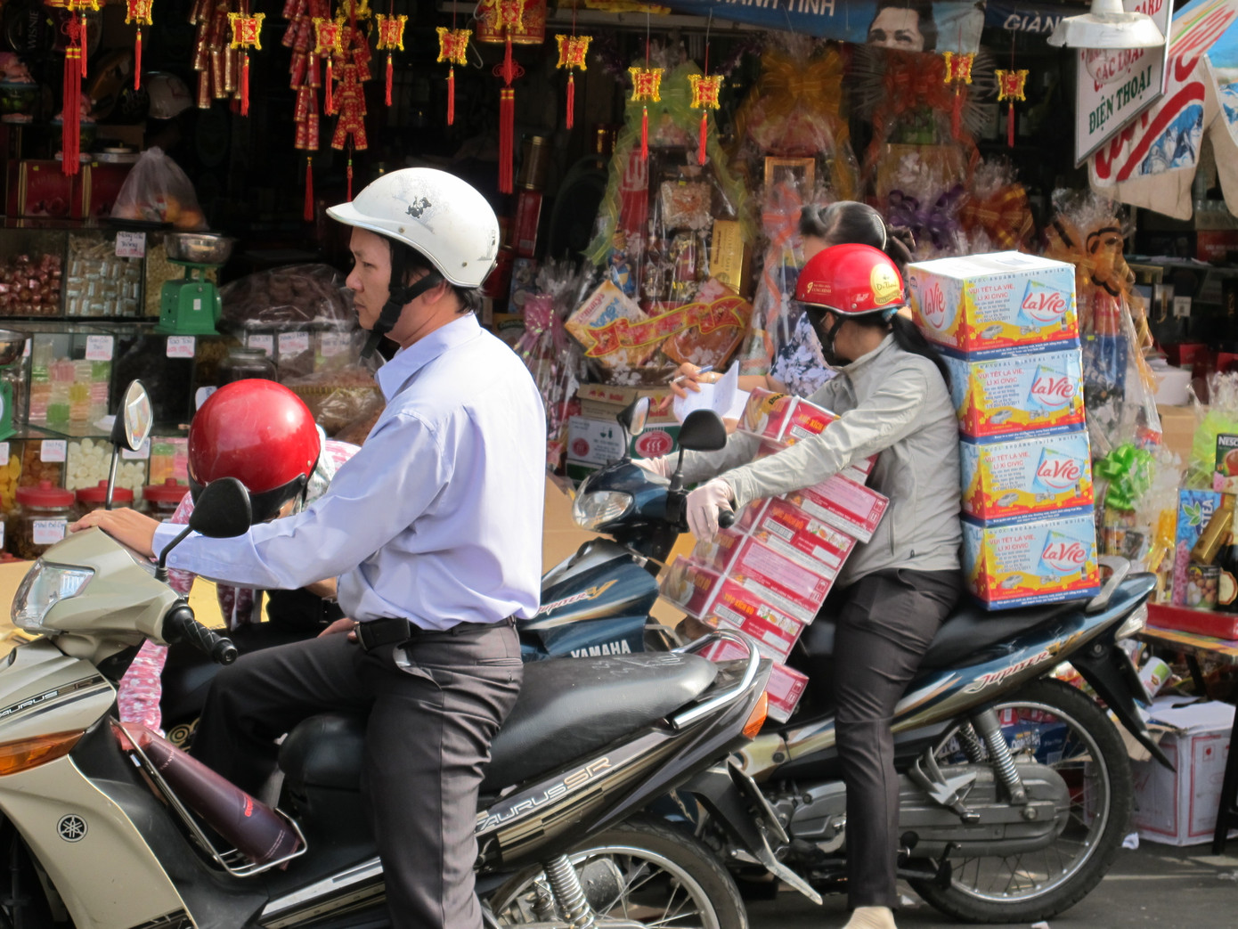 Chuẩn bị thức uống cho ba ngày Tết