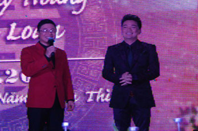 MC Lê Anh và ca sĩ Đàm Vĩnh Hưng tại siêu đám cưới ở Hà Tĩnh