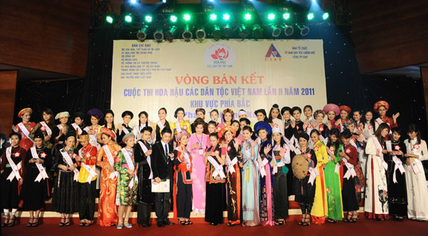 Các thí sinh nhắn tin bầu chọn cho Vịnh Hạ Long trở thành một trong bảy kỳ quan mới của thế giới. Các thí sinh nhắn tin bầu chọn cho Vịnh Hạ Long trở thành 1 trong 7 kỳ quan mới của thế giới