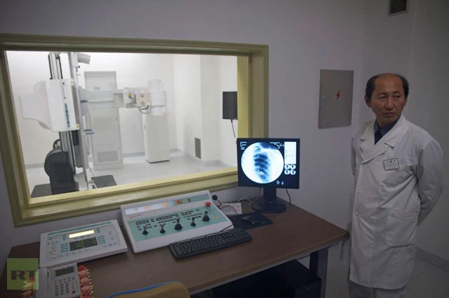 Bên trong một bệnh viện mới xây ở thủ đô Bình Nhưỡng, các thiết bị hiện đại đã được trang bị đầy đủ