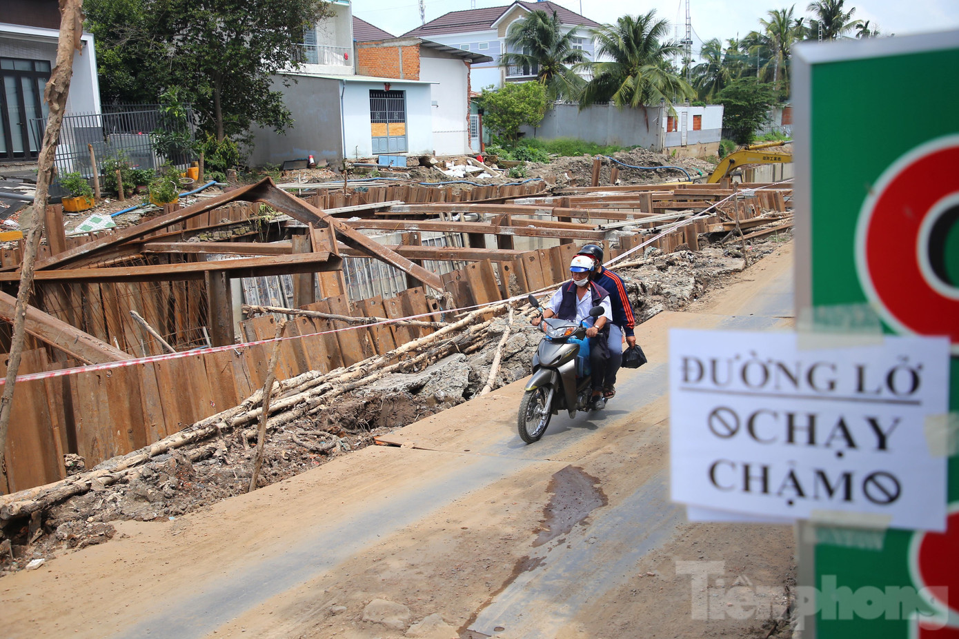 Khu vực sạt lở cạnh dự án kè rạch Bà Bộ. Ảnh: Nhật Huy. Khu vực sạt lở cạnh dự án kè rạch Bà Bộ. Ảnh: Nhật Huy.