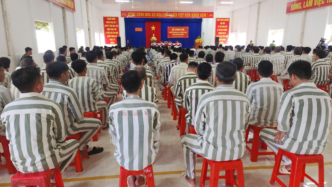 Quang cảnh lễ công bố quyết định đặc xá của Chủ tịch nước tại Trại giam Kênh 7. Quang cảnh lễ công bố quyết định đặc xá của Chủ tịch nước tại Trại giam Kênh 7.