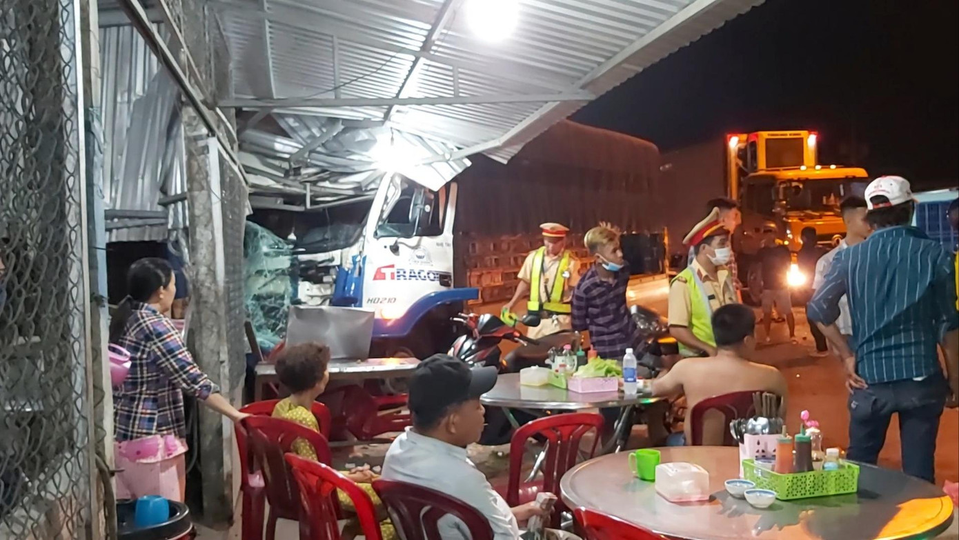 Vụ tai nạn làm nhiều người một phen hú vía.