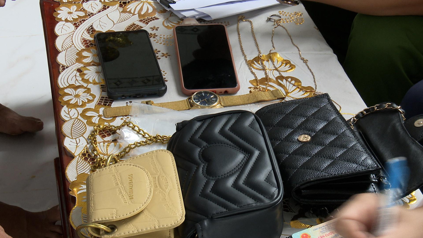 Tang vật công an thu giữ tại nhà của Dương.