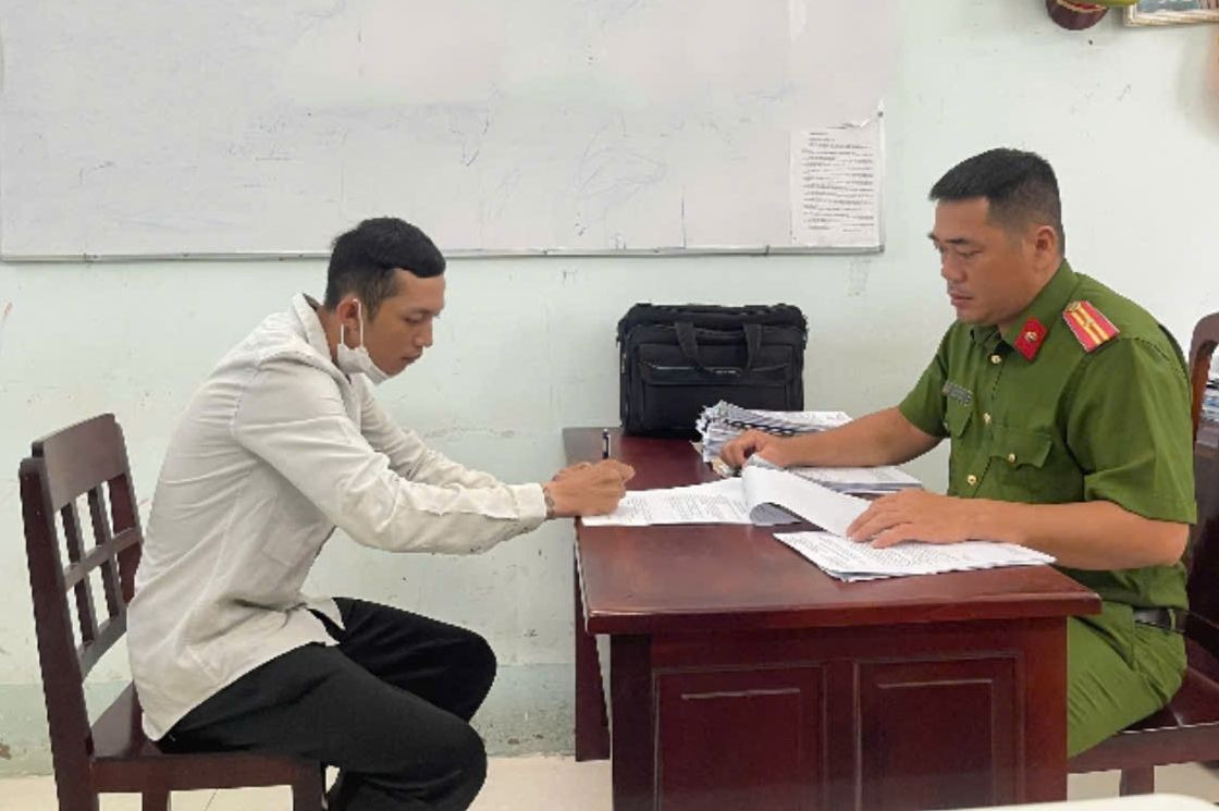 Đoàn Thái Bình tại cơ quan công an.