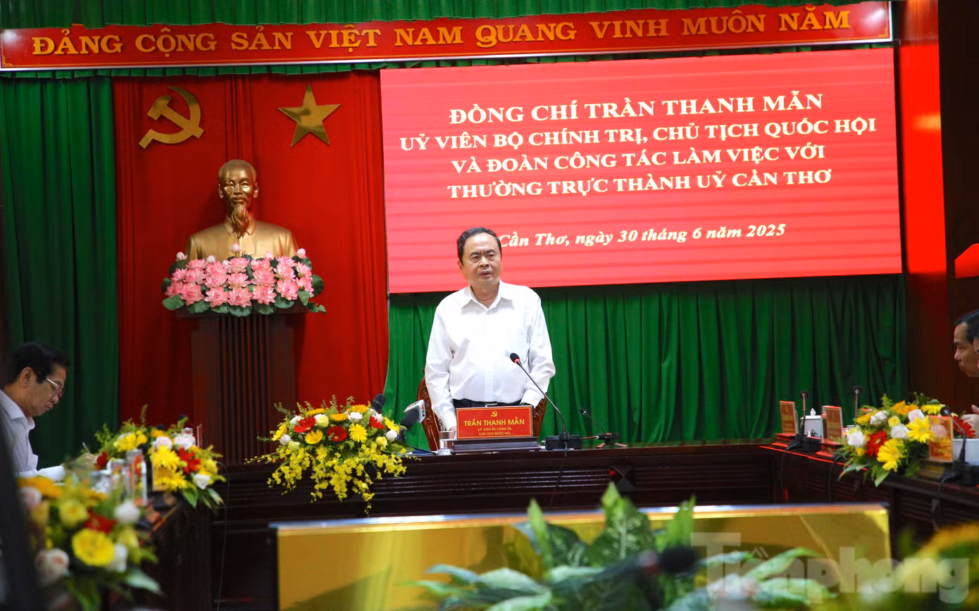 Chủ tịch Quốc hội Trần Thanh Mẫn làm việc với Thường trực Thành uỷ Cần Thơ. Chủ tịch Quốc hội Trần Thanh Mẫn làm việc với Thường trực Thành uỷ Cần Thơ.