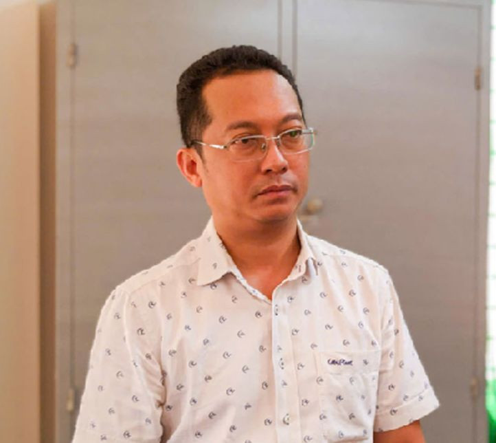 Vương Tấn Minh Khoa tại cơ quan công an.