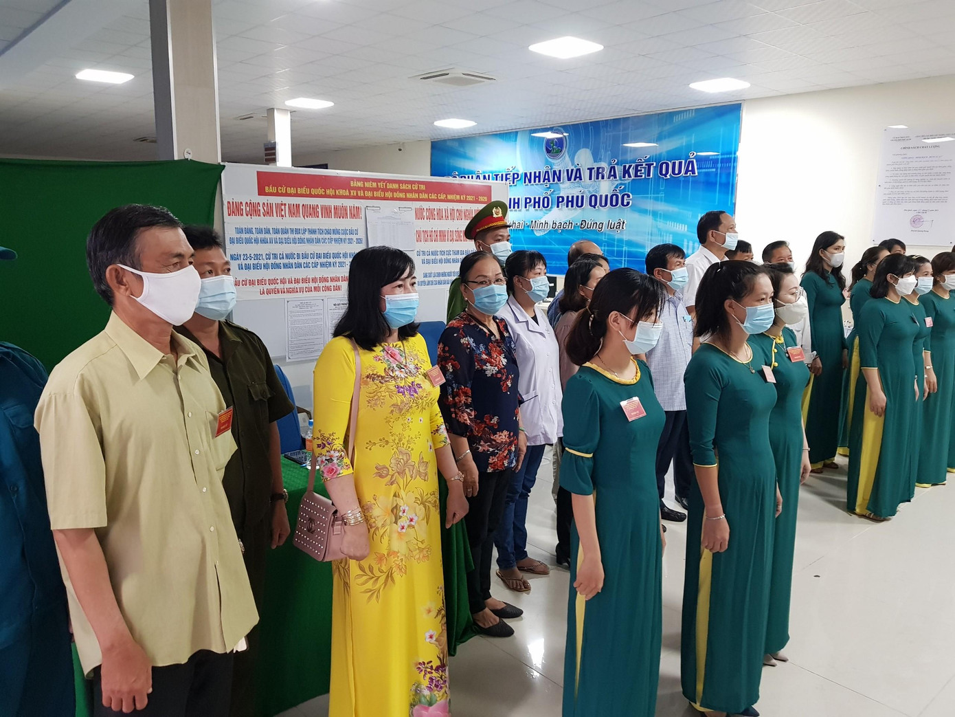 Tại các điểm bỏ phiếu đã tiến hành khai mạc theo đúng quy định.