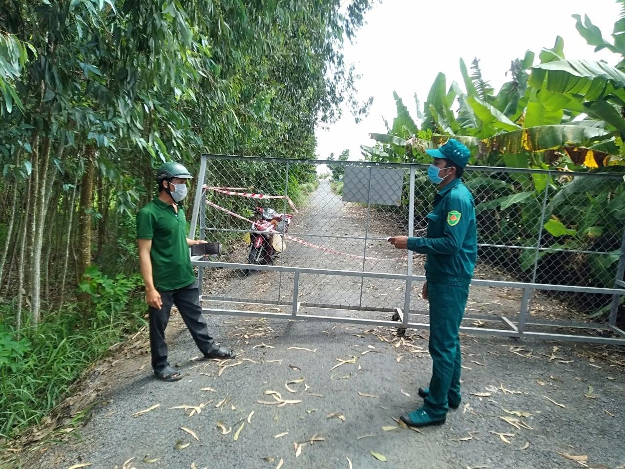 Sóc Trăng tăng cường công tác kiểm tra những trường hợp ra đường không lý do.