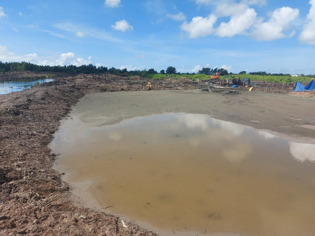 Thiết bị dùng để khai thác cát. Thiết bị dùng để khai thác cát.