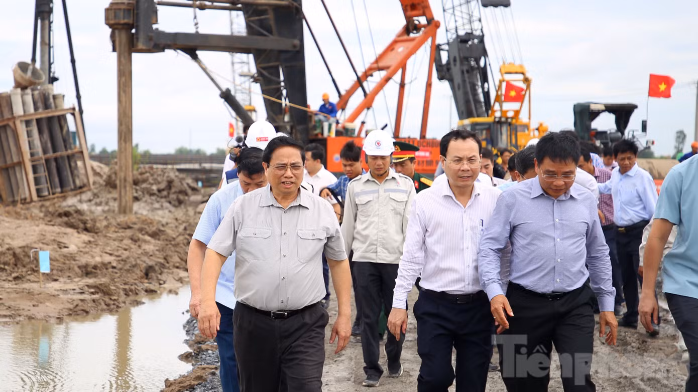 Giải được bài toán vật liệu, dự án thành phần 2 chỉ còn vướng mắc công tác di dời hạ tầng kỹ thuật. Ảnh: Nhật Huy