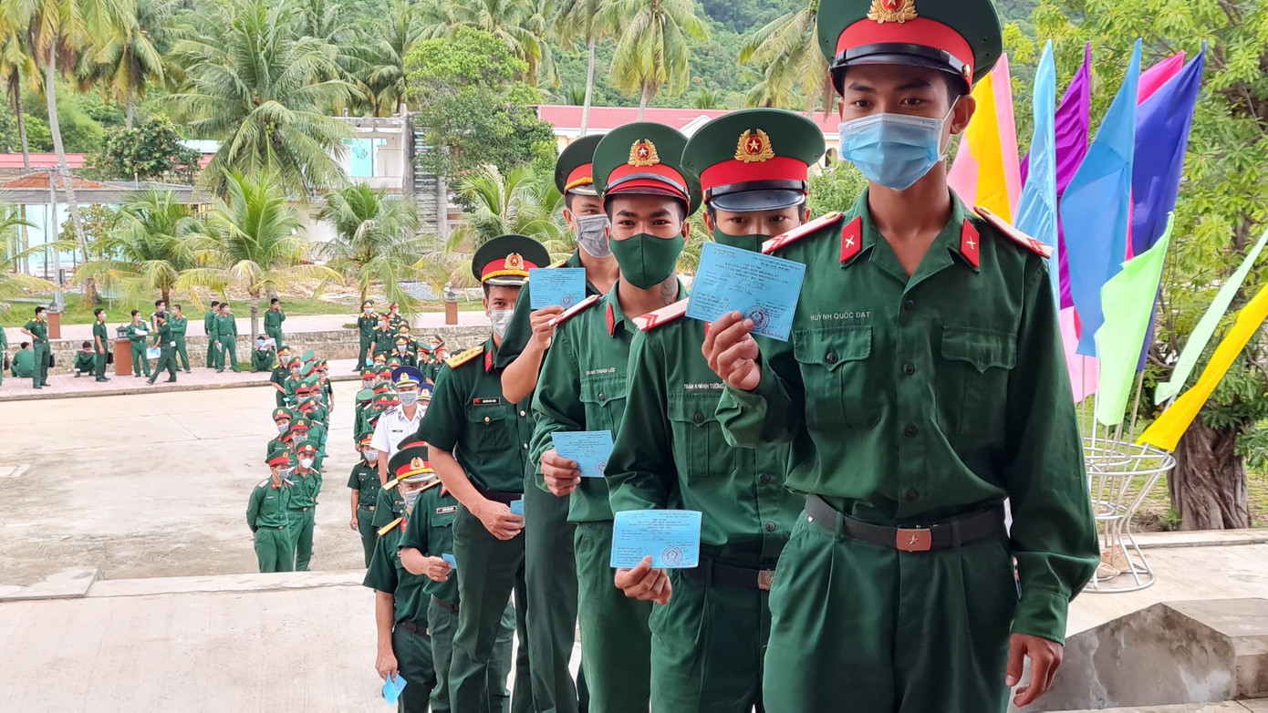 Các chiến sĩ lần đầu tiên tham gia bầu cử.