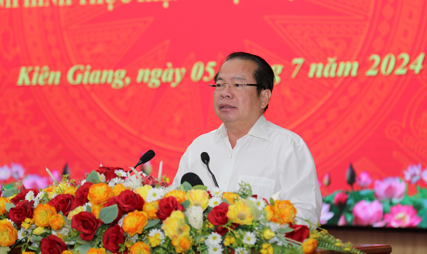 Phó bí thư Thường trực Tỉnh uỷ, Chủ tịch HĐND tỉnh Kiên Giang Mai Văn Huỳnh phát biểu chỉ đạo. Phó bí thư Thường trực Tỉnh uỷ, Chủ tịch HĐND tỉnh Kiên Giang Mai Văn Huỳnh phát biểu chỉ đạo.