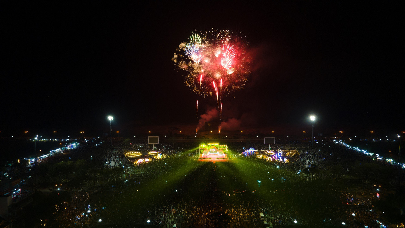 Màn pháo hoa rực rỡ sắc màu chào đón năm mới tại TP. Rạch Giá. Màn pháo hoa rực rỡ sắc màu chào đón năm mới tại TP. Rạch Giá.