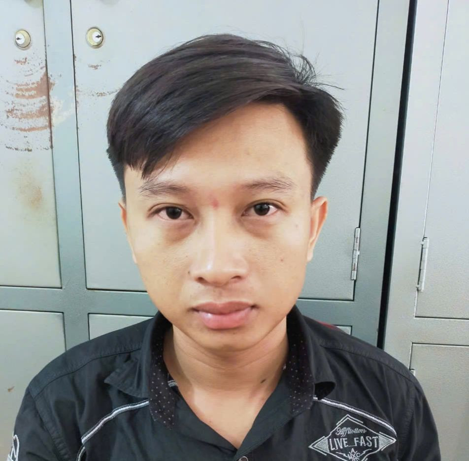 Trần Hoàng Dũng tại cơ quan công an.